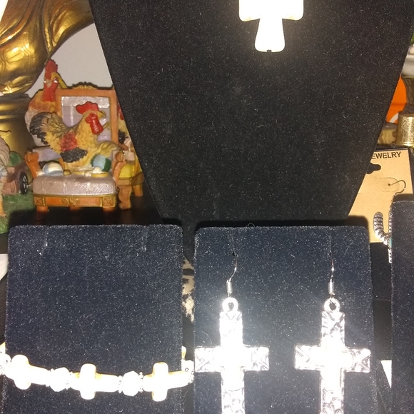 ADOROBLE!/ WHITE HOWLITE CROSS NECKLACE SET 3PC❤️ - Picture 7 of 11